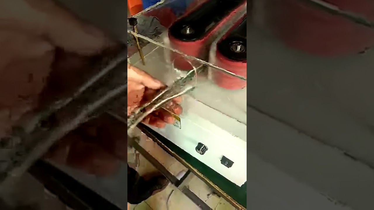 Automatický vícehlavý stroj na česání copánků