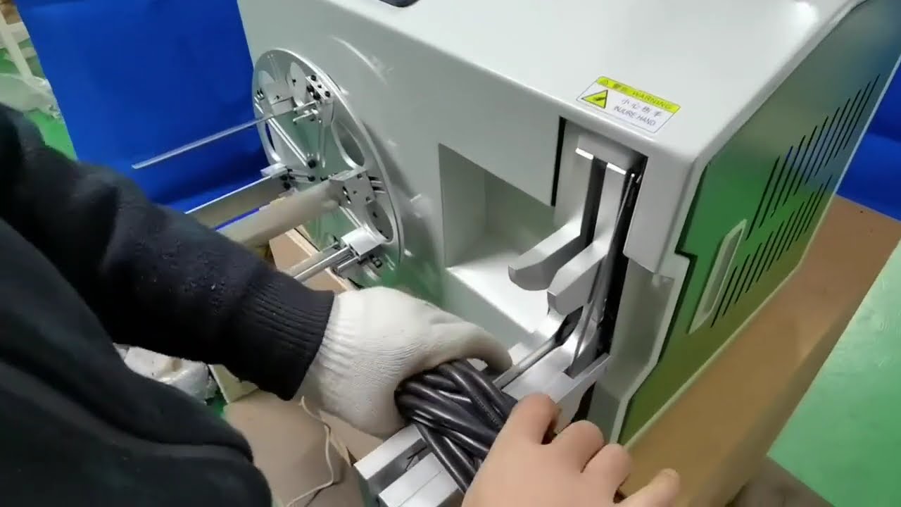 Navíjecí a vázací stroj 4080 mm – automatické balení cívek