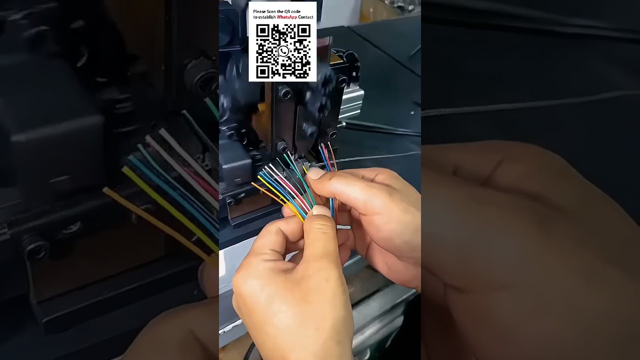 Síla automatizace: Vysoce výkonný odizolovací a krimpovací stroj #Strojírenství