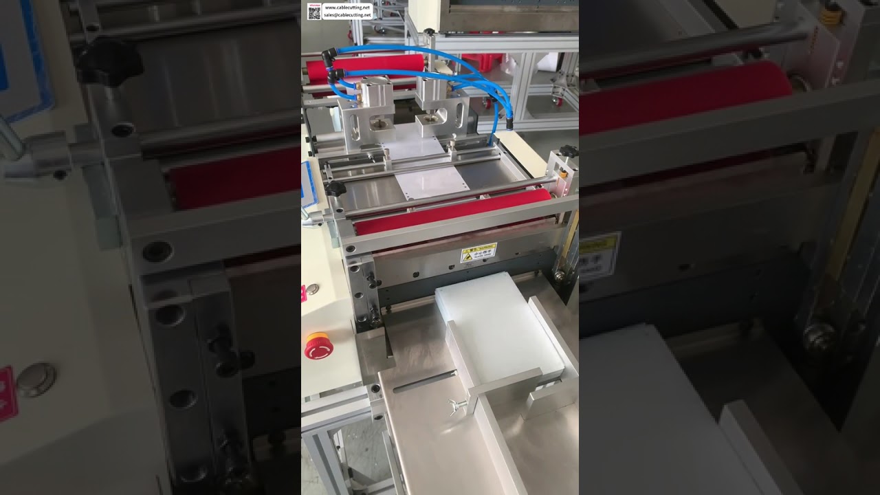 Profesionální automatický děrovací a řezací stroj na PET fólie s nastavitelnou polohou a mikroprocesorovým řízením pro precizní zpracování