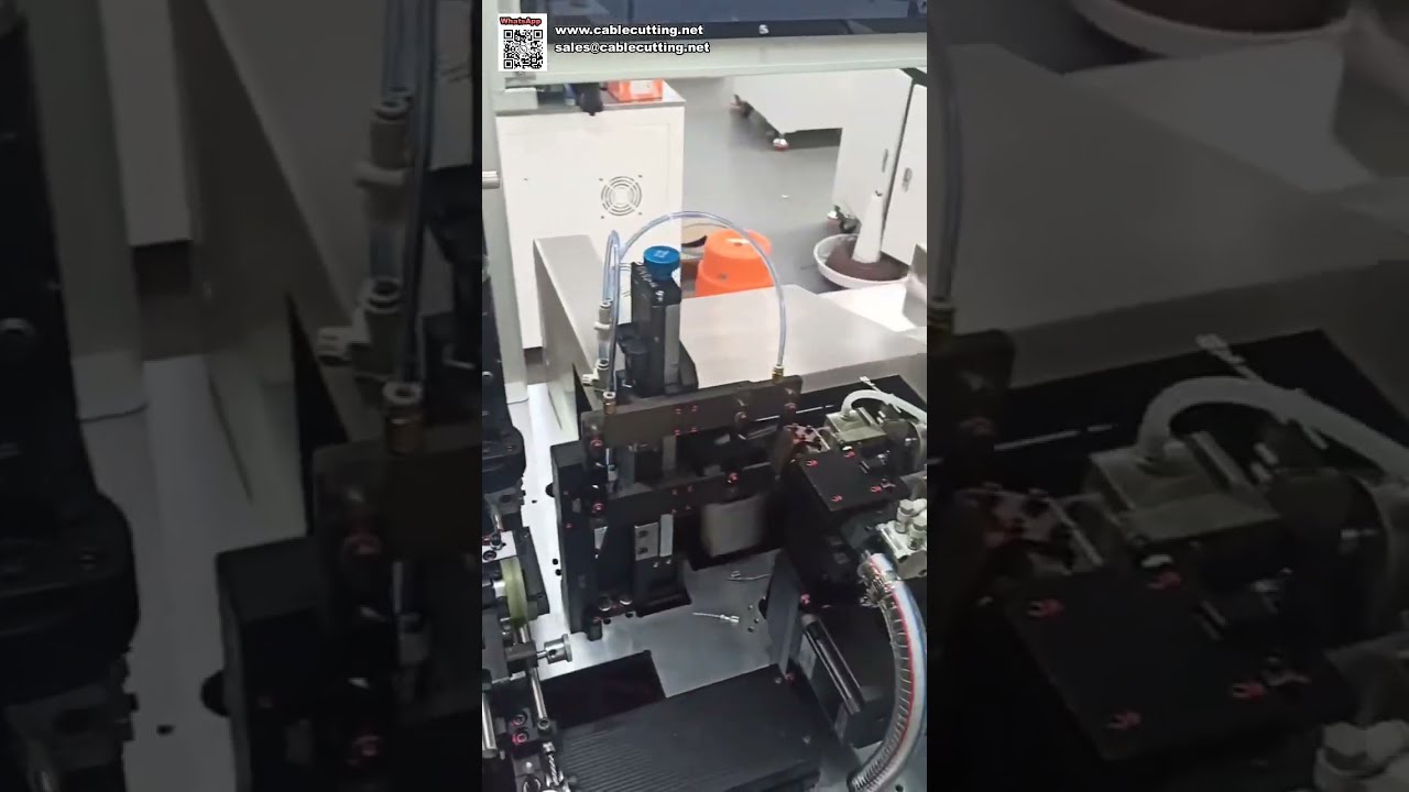 Máquina industrial automatizada altamente avançada para processamento de chicotes elétricos e cri...