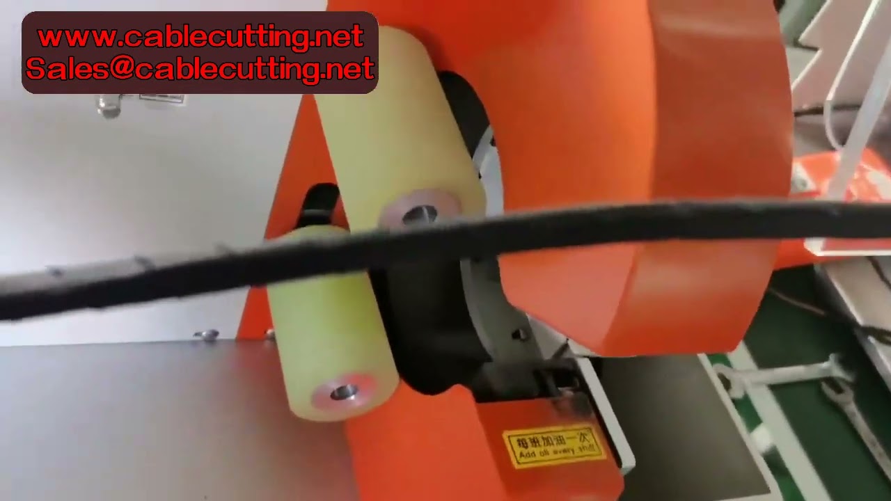 Automatický stroj na kontinuální omotávání kabelových svazků