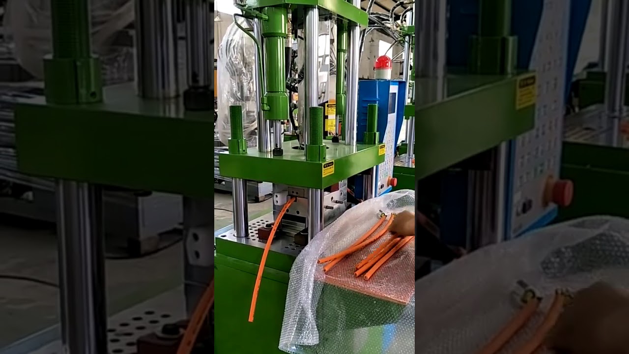 Vstřikovací stroj na PVC s plochými kolíky Au Standard 3 450ST – efektivní výroba plastů