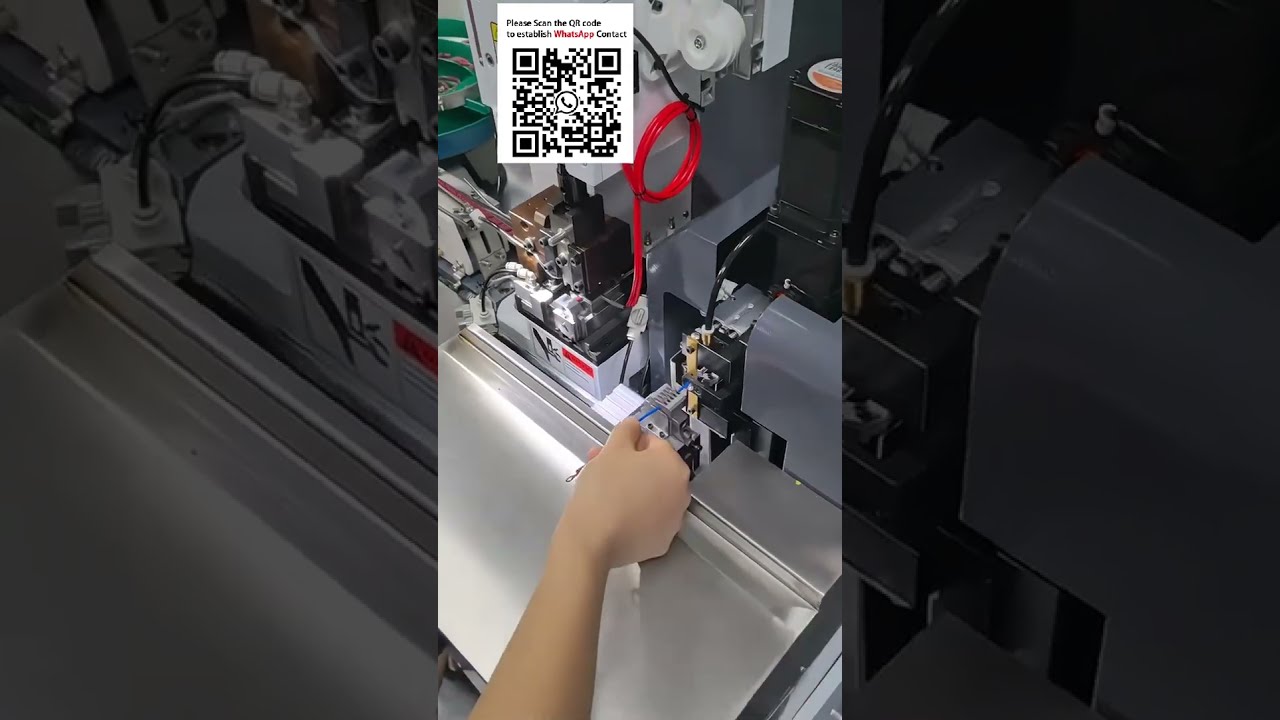Automatické odizolování a krimpování koncovek – Stroj na kabelové svazky