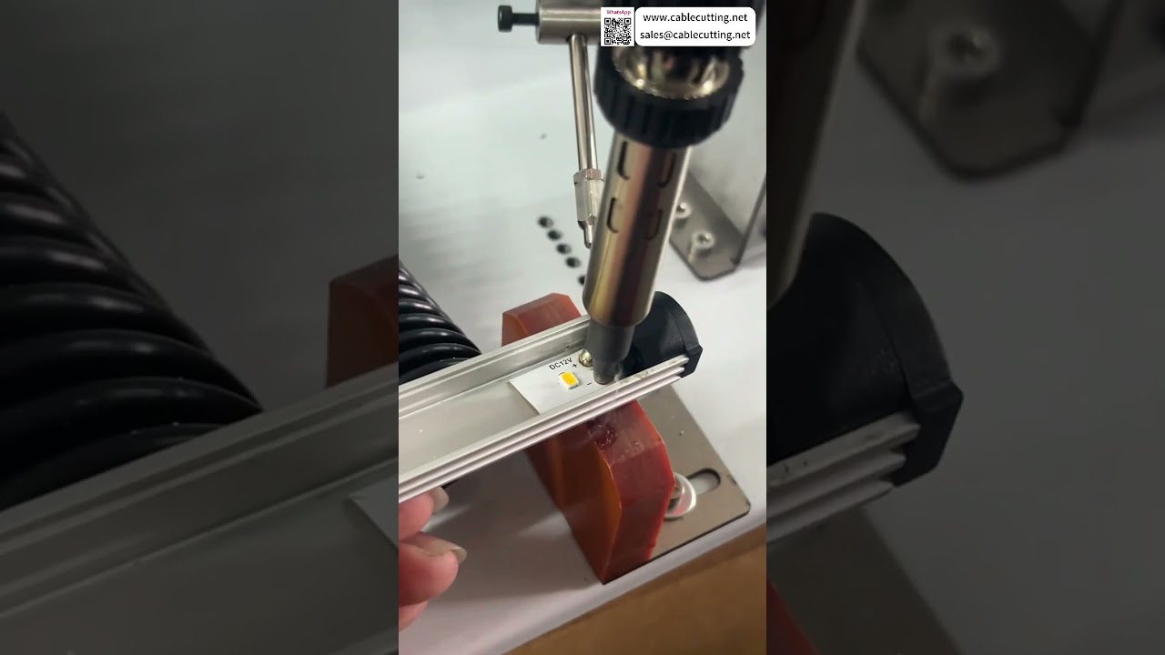 Poloautomatický pájecí stroj pro snadné pájení, rovnoměrné cínování a hladké zpracování